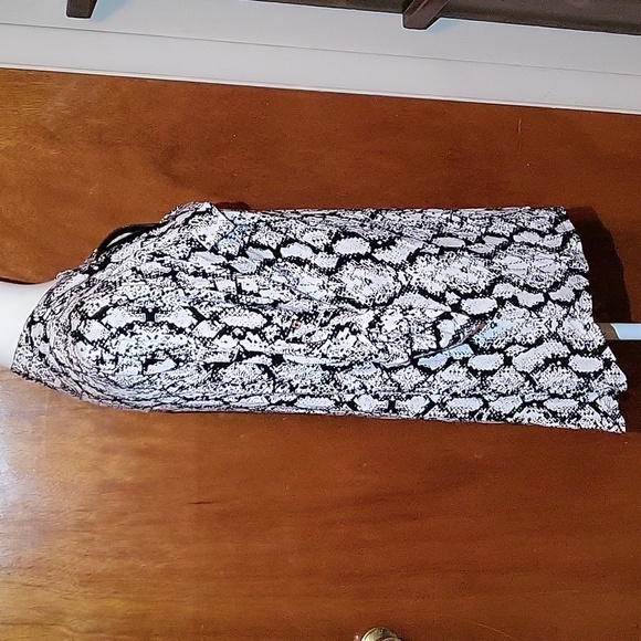 Nwot Calvin Klien Snake Print Soft Strecty Zipper Front Faux Pockets Size Large - Picture 4 of 8